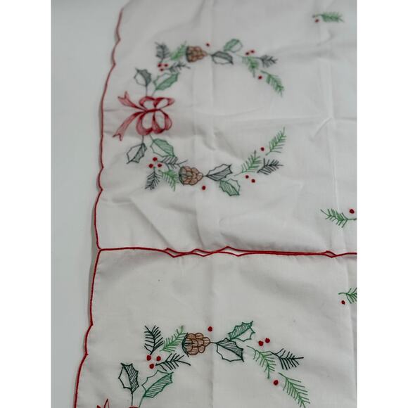 Vintage · Hand Embroidered · Christmas Wreath Holly Dresser Scarf · Set of 2 - Picture 8 of 9